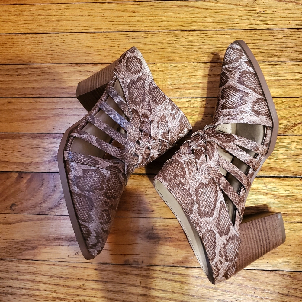 #3025 NWT Comfort shoe